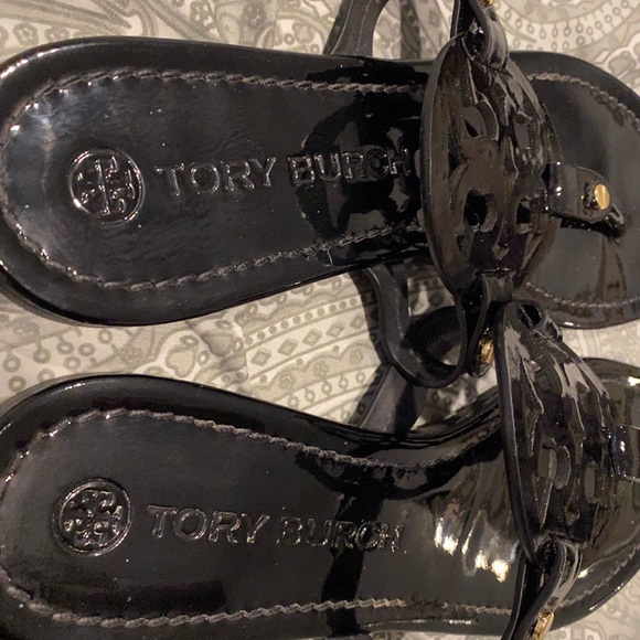 [SOLD] Tory Burch Black Patent Leather Miller Sandals 9.5 - Picture 4 of 10